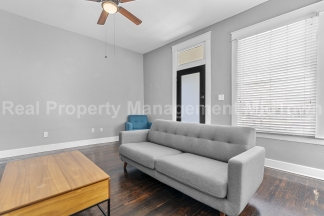 Charming First-Floor Home in Established Winnetka Heights Community – Just Minutes from Bishop Arts!