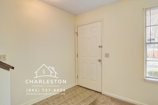 400 Crestview Dr Apt D - Available Now!