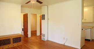 *CONCESSION - 1/2 OFF ONE MONT'S RENT* Cottage Style Apartment in Courtyard Community with Room to Garden!