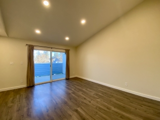 Modern 2BR Condo with Vaulted Ceilings & Amenities