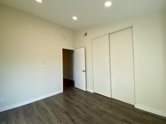 Modern 2BR Condo with Vaulted Ceilings & Amenities