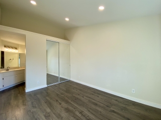 Modern 2BR Condo with Vaulted Ceilings & Amenities