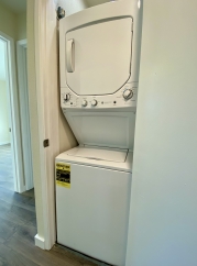 Modern 2BR Condo with Vaulted Ceilings & Amenities