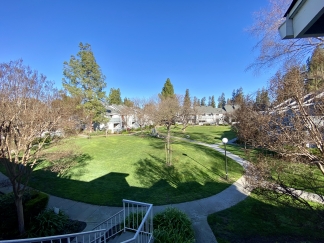 Modern 2BR Condo with Vaulted Ceilings & Amenities