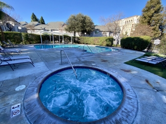 Modern 2BR Condo with Vaulted Ceilings & Amenities