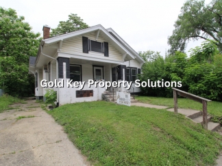 Spacious 3 BR 1 BA House with Dining Room and Fenced Backyard. (SECTION 8 APPROVED)