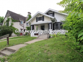 Spacious 3 BR 1 BA House with Dining Room and Fenced Backyard. (SECTION 8 APPROVED)