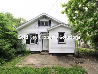 Spacious 3 BR 1 BA House with Dining Room and Fenced Backyard. (SECTION 8 APPROVED)