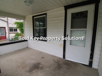 Spacious 3 BR 1 BA House with Dining Room and Fenced Backyard. (SECTION 8 APPROVED)