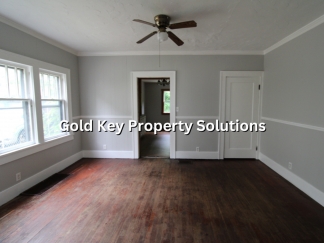 Spacious 3 BR 1 BA House with Dining Room and Fenced Backyard. (SECTION 8 APPROVED)