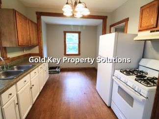 Spacious 3 BR 1 BA House with Dining Room and Fenced Backyard. (SECTION 8 APPROVED)