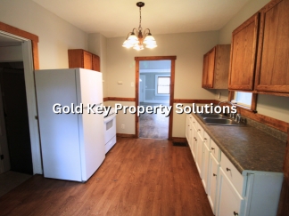 Spacious 3 BR 1 BA House with Dining Room and Fenced Backyard. (SECTION 8 APPROVED)