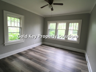 Spacious 3 BR 1 BA House with Dining Room and Fenced Backyard. (SECTION 8 APPROVED)