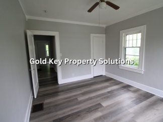 Spacious 3 BR 1 BA House with Dining Room and Fenced Backyard. (SECTION 8 APPROVED)