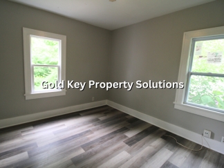 Spacious 3 BR 1 BA House with Dining Room and Fenced Backyard. (SECTION 8 APPROVED)