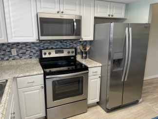 MUST BE 55+YEARS OLD! Charming Remodeled 2-Bed, 1-Bath Condo at Bayshore On the Lake 55+ Senior Community, Available for Rent in Beautiful Bradenton, FL!