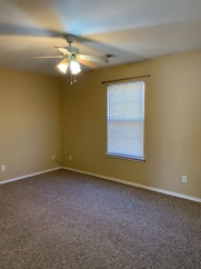 **Location, Location, Location! 2 Bedroom for Lease!~ 1 Mile from University of Arkansas Campus!**