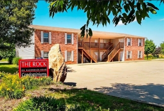 $300 OFF OF YOUR FIRST MONTHS RENT!!! 2 Bedroom Apartment for Lease - 1 Mile from University of Arkansas Campus-