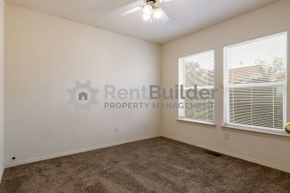 ******Just Reduced!  SPRING SPECIAL! $300 OFF RENT!*******