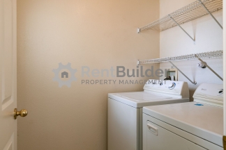 ******Just Reduced!  SPRING SPECIAL! $300 OFF RENT!*******