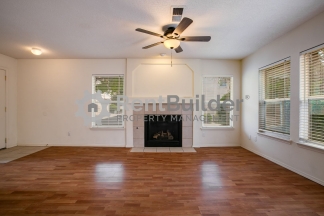 ******Just Reduced!  SPRING SPECIAL! $300 OFF RENT!*******