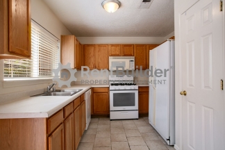 ******Just Reduced!  SPRING SPECIAL! $300 OFF RENT!*******