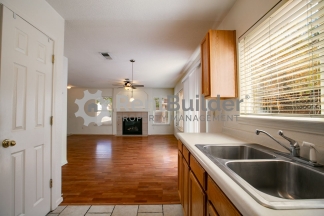 ******Just Reduced!  SPRING SPECIAL! $300 OFF RENT!*******