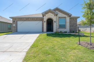 Spacious 3 Bed, 2 Bath in Prime Location — 1605 Sqft