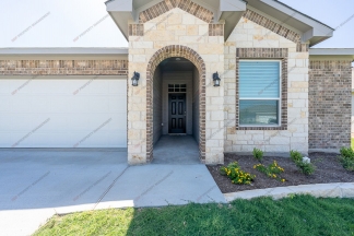 Spacious 3 Bed, 2 Bath in Prime Location — 1605 Sqft