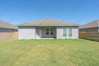 Spacious 3 Bed, 2 Bath in Prime Location — 1605 Sqft