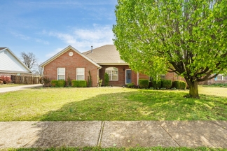 Bright & Spacious 4-Bedroom Home with Fenced Yard
