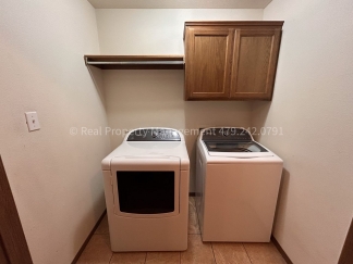 READY FOR YOU! 3 bed 2 bath duplex in GREAT location!