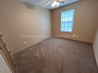 READY FOR YOU! 3 bed 2 bath duplex in GREAT location!