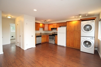 Nicely Updated 1 Bedroom Apartment in great SE location!