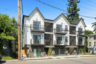 **CONCESSION - ONE MONTH FREE RENT ON APPROVED CREDIT**New Construction 1 Bedroom Upper Floor Apartment - SW Portland