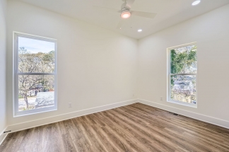 Luxury Living in the Heart of Atlanta – 3-Story Townhome Work, Play & Ride