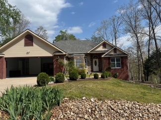 BEAUTIFUL 3 Bedroom 2 Bath Home in Bella Vista