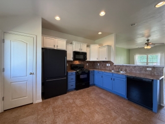 ***SUMMER SPECIAL $500 off the first month's rent!! *** Charming 3-Bedroom Home in Cedar Point HOA Community – Perfect for Outdoor Living and Family Comfort!