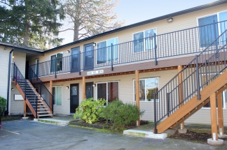 2 Bedroom 1 Bathroom Upper Floor Apartment Home in the Heart of Sellwood!