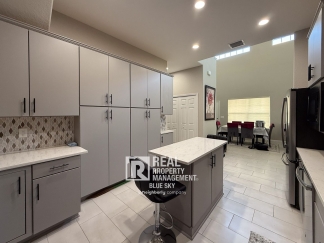 Fully Furnished 4BR/3BA Townhome in Gated Wesley Chapel Community