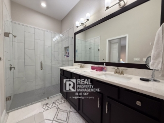 Fully Furnished 4BR/3BA Townhome in Gated Wesley Chapel Community