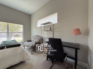 Fully Furnished 4BR/3BA Townhome in Gated Wesley Chapel Community