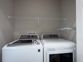 Fully Furnished 4BR/3BA Townhome in Gated Wesley Chapel Community