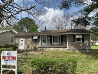 Cozy Home In Selma With Office, Storage, And Large Yard