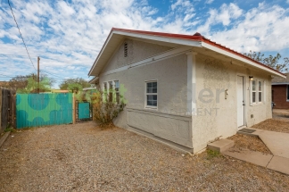 PERFECT HOME FOR STUDENTS OR PROFESSORS IN THE UNM AREA!!