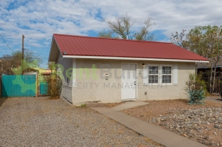 PERFECT HOME FOR STUDENTS OR PROFESSORS IN THE UNM AREA!!