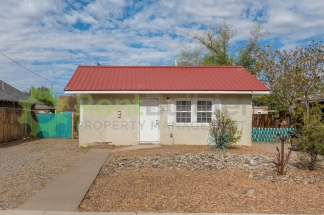 PERFECT HOME FOR STUDENTS OR PROFESSORS IN THE UNM AREA!!