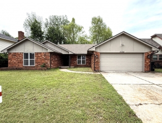 Minutes from Tinker AFB – Cozy 3BR Home with Garage & Security Features!