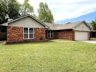 Minutes from Tinker AFB – Cozy 3BR Home with Garage & Security Features!