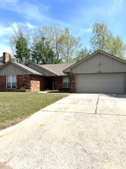 Minutes from Tinker AFB – Cozy 3BR Home with Garage & Security Features!